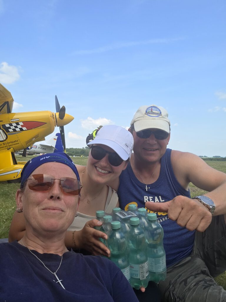 Flugplatzfest auf dem Dümpel 2025 - Wiebke, Mia & Jan © Wiebke Althoff