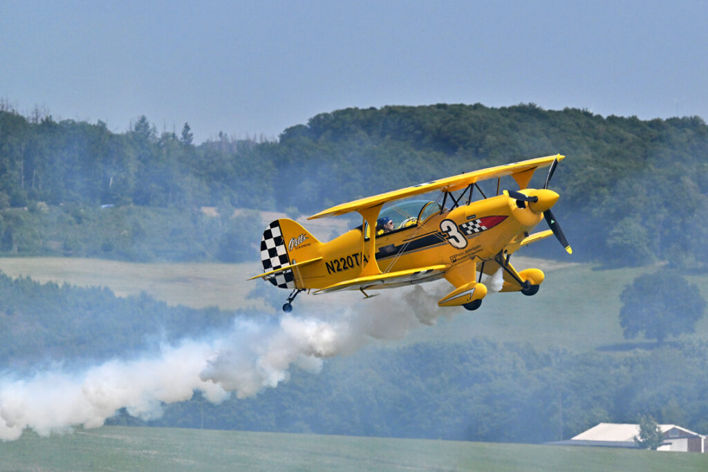 Flugplatzfest auf dem Dümpel 2025 - Wiebke N220TA © Helmut Gries